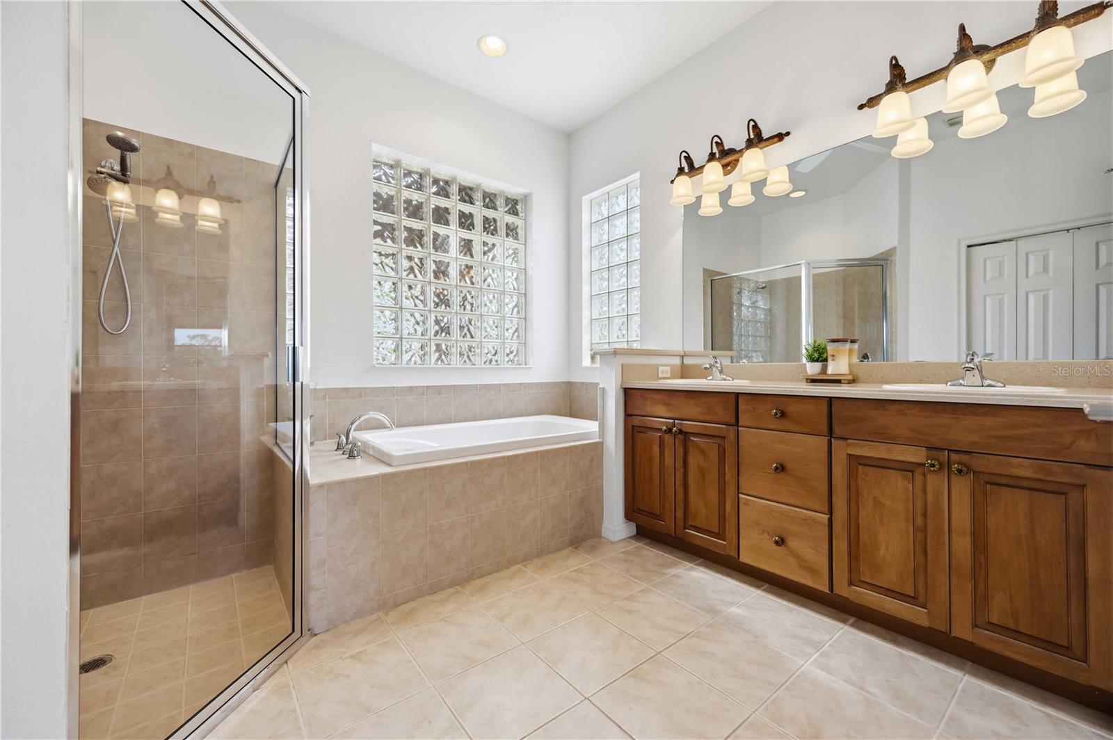 VENETIAN GOLF & RIV CLUB - Residential