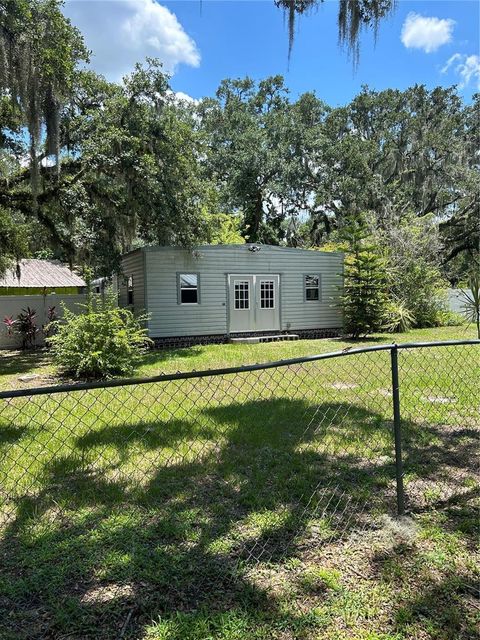 A home in PLANT CITY