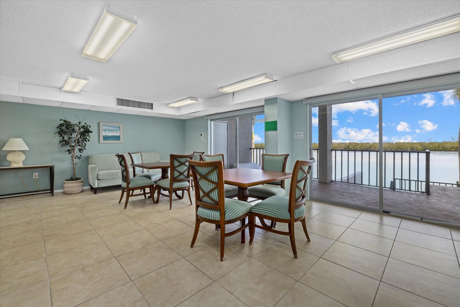 POINTE ON MIDNIGHT PASS - Residential