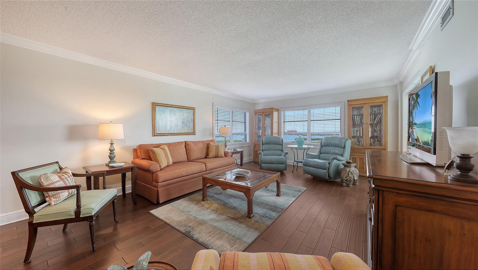 POINTE ON MIDNIGHT PASS - Residential