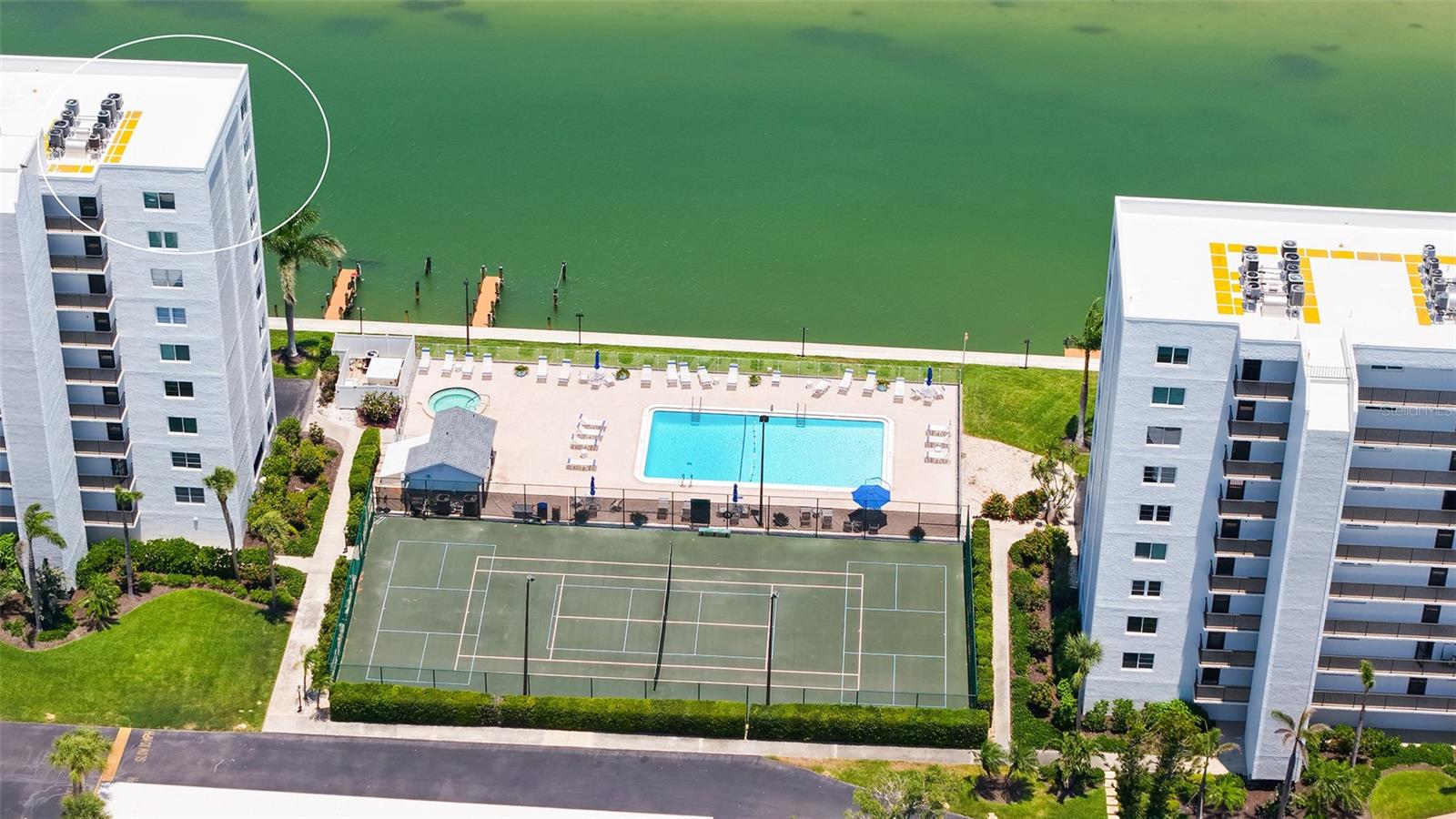 POINTE ON MIDNIGHT PASS - Residential