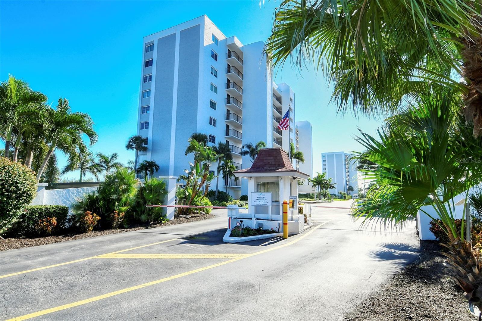 POINTE ON MIDNIGHT PASS - Residential