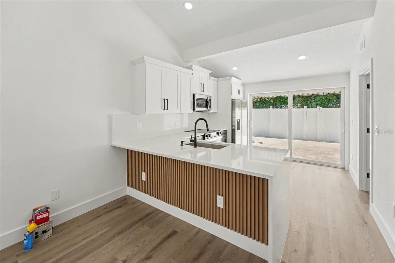 8562 BRIAR GROVE CIRCLE