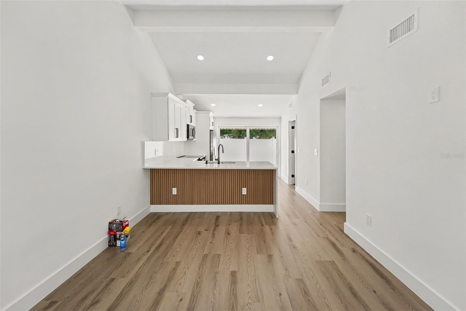 8562 BRIAR GROVE CIRCLE
