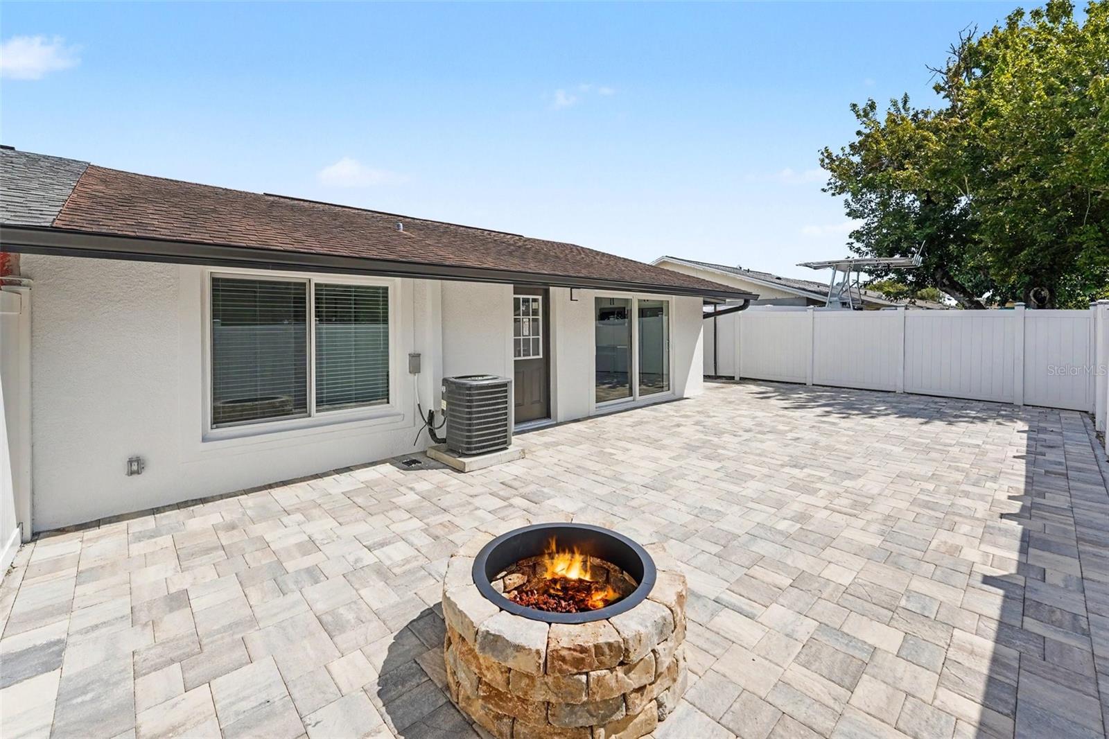 8562 BRIAR GROVE CIRCLE