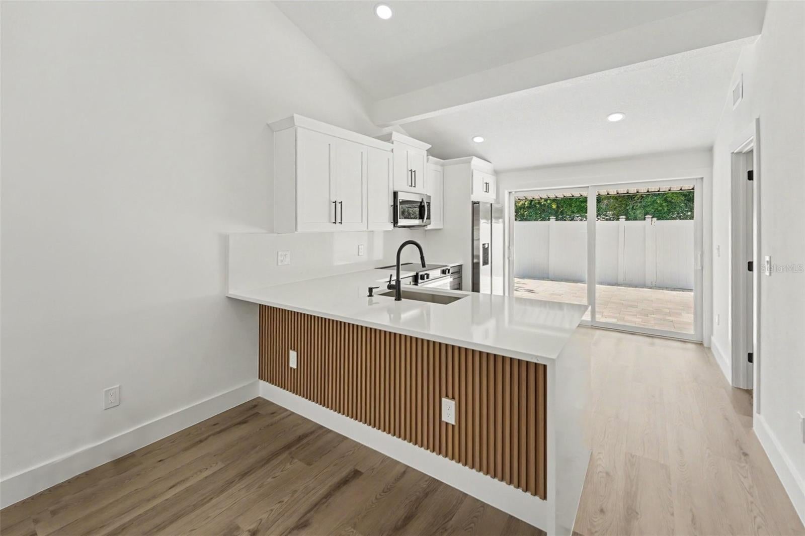 8562 BRIAR GROVE CIRCLE