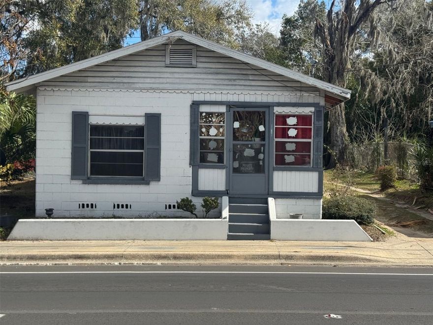 Commercial Property For Sale!!! High-Traffic area on US Hwy 41 / N Williams St, Dunnellon. Exceptional investment
opportunity. Dunnellon's main thoroughfare with excellent visibility and heavy traffic counts, premium exposure.
Outstanding visibility for retail, office, service or mixed-use opportunities. This property is currently zoned B3 and is
being used as a residential dwelling. The existing residential use is grandfathered in, and upon sale the property will
convert to commercial use only. Perfect for investors, owner-users, or developers seeking a commercial site with
strong frontage and accessibility. The commercial building next door is also for sale, offering the chance to expand
your footprint or consolidate multiple properties for a larger commercial development.