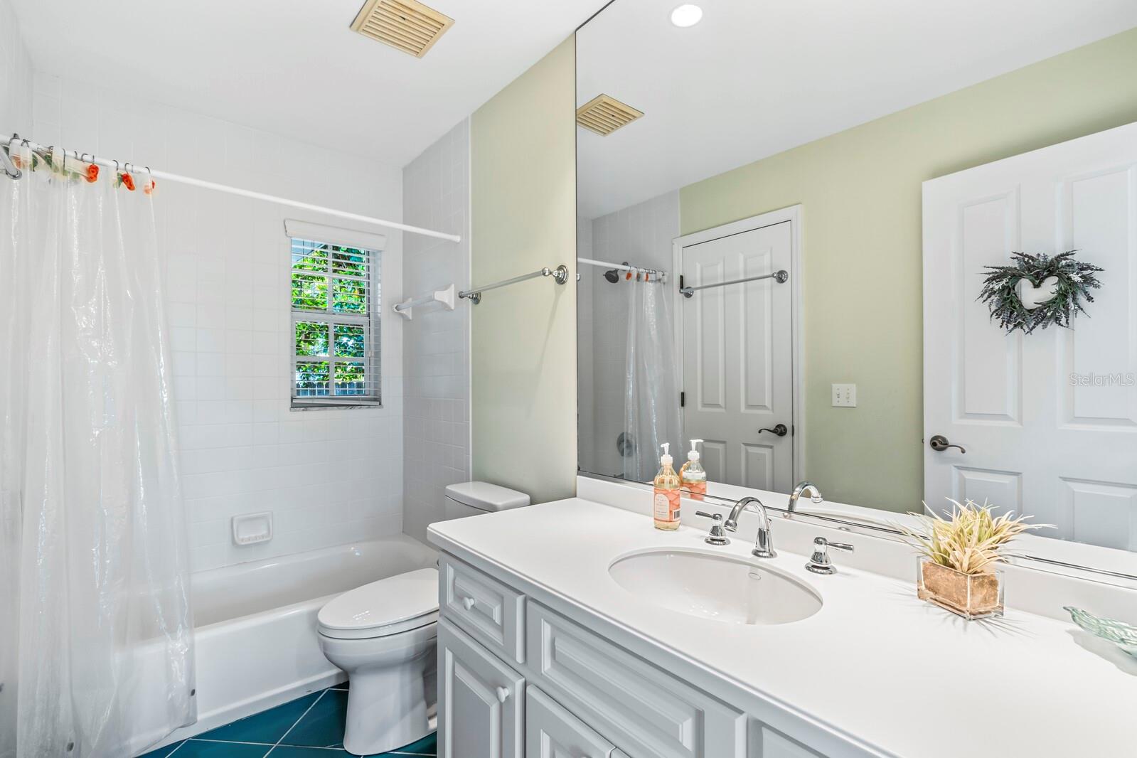 HARBOR DRIVE WATERWAYS - Residential