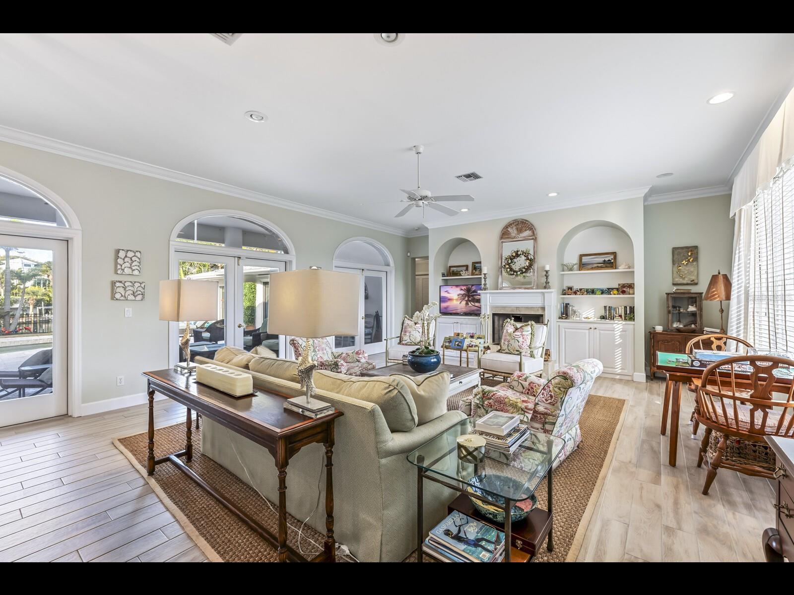 HARBOR DRIVE WATERWAYS - Residential