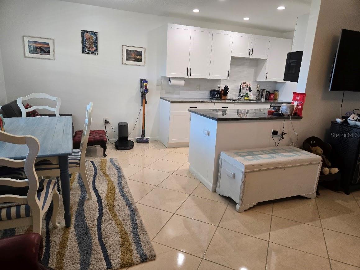 VELVET CLOAKE CONDO - Residential Lease