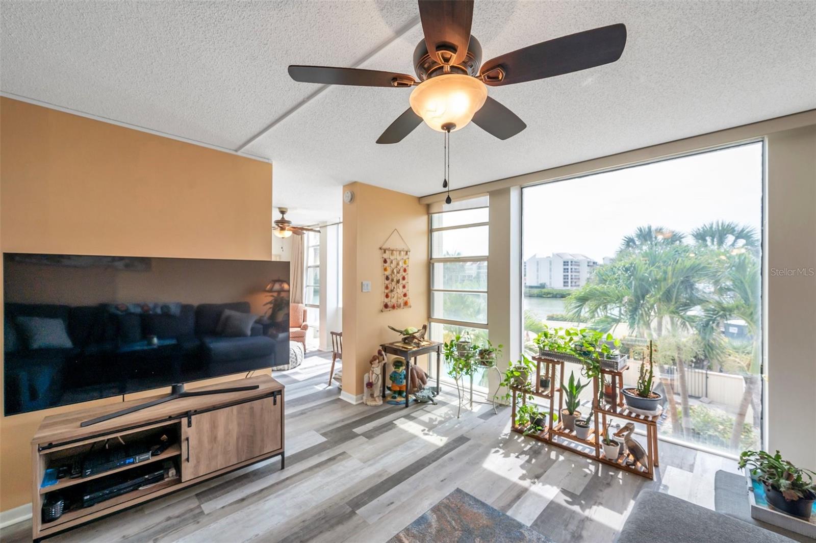 7400 SUN ISLAND DRIVE S 206