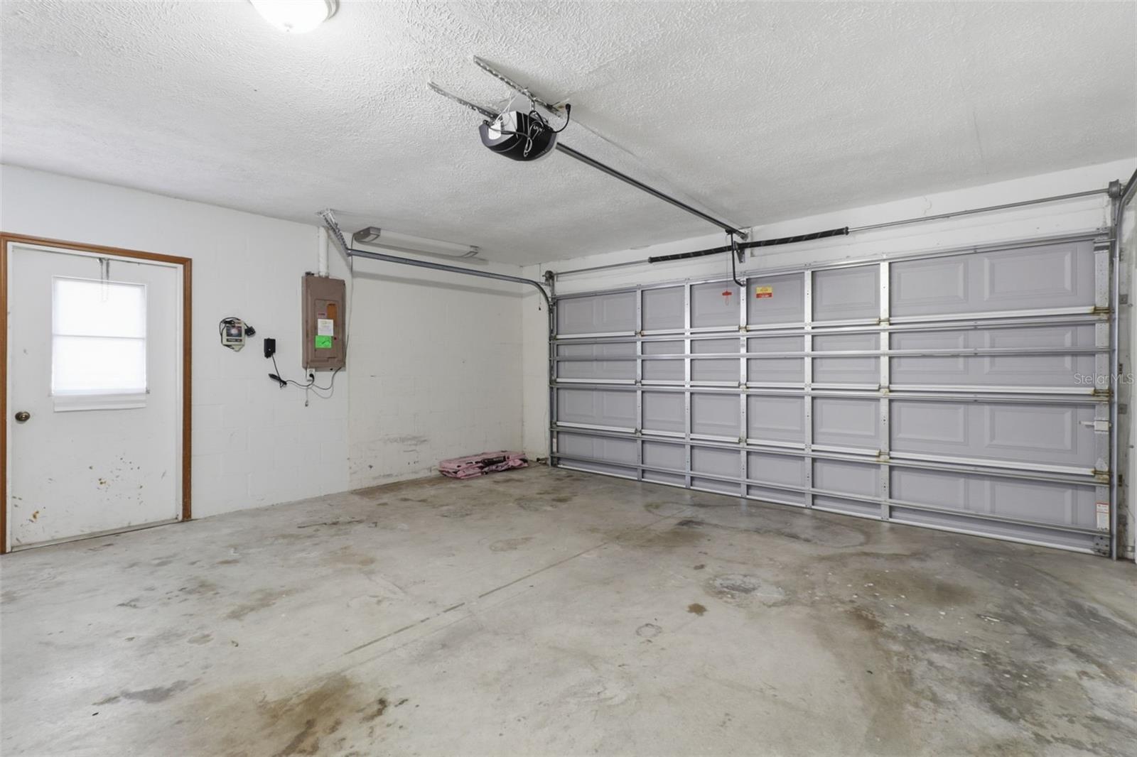 SHADOW LAKES - Residential