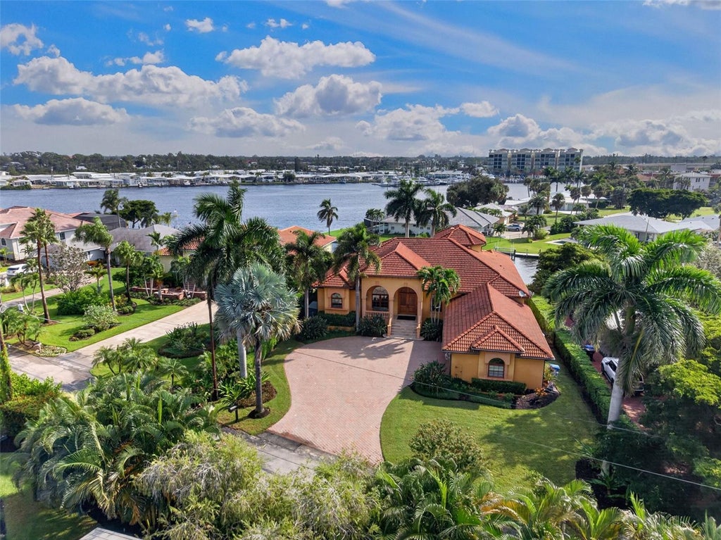 Photo of 316 W Bay Drive, Venice, FL 34285 (MLS # A4708972)