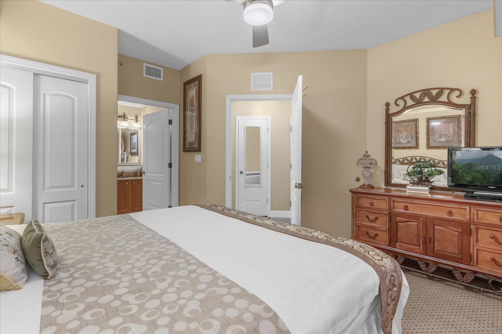 BLUE HERON BCH RESIDENCE TWR 02 CONDO - Residential