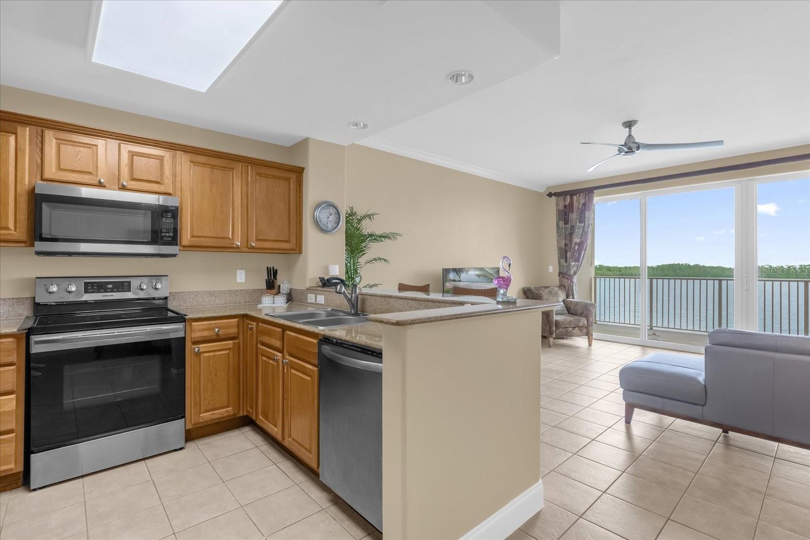 BLUE HERON BCH RESIDENCE TWR 02 CONDO - Residential