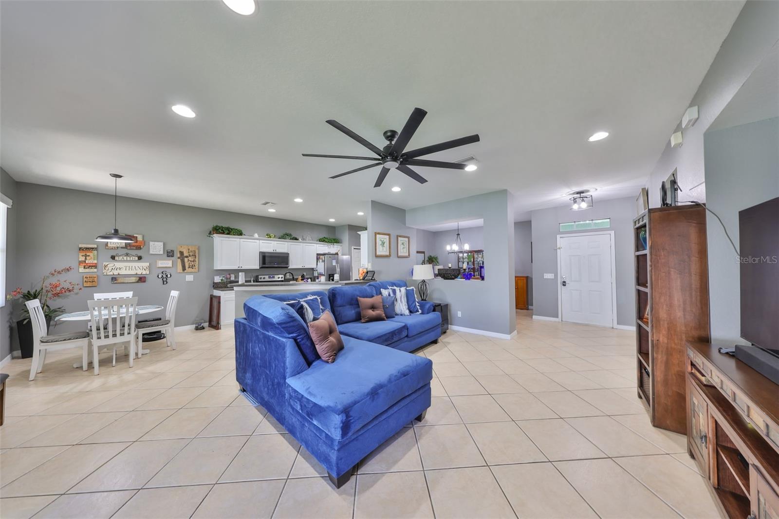 11806 HOLLY CREST LANE