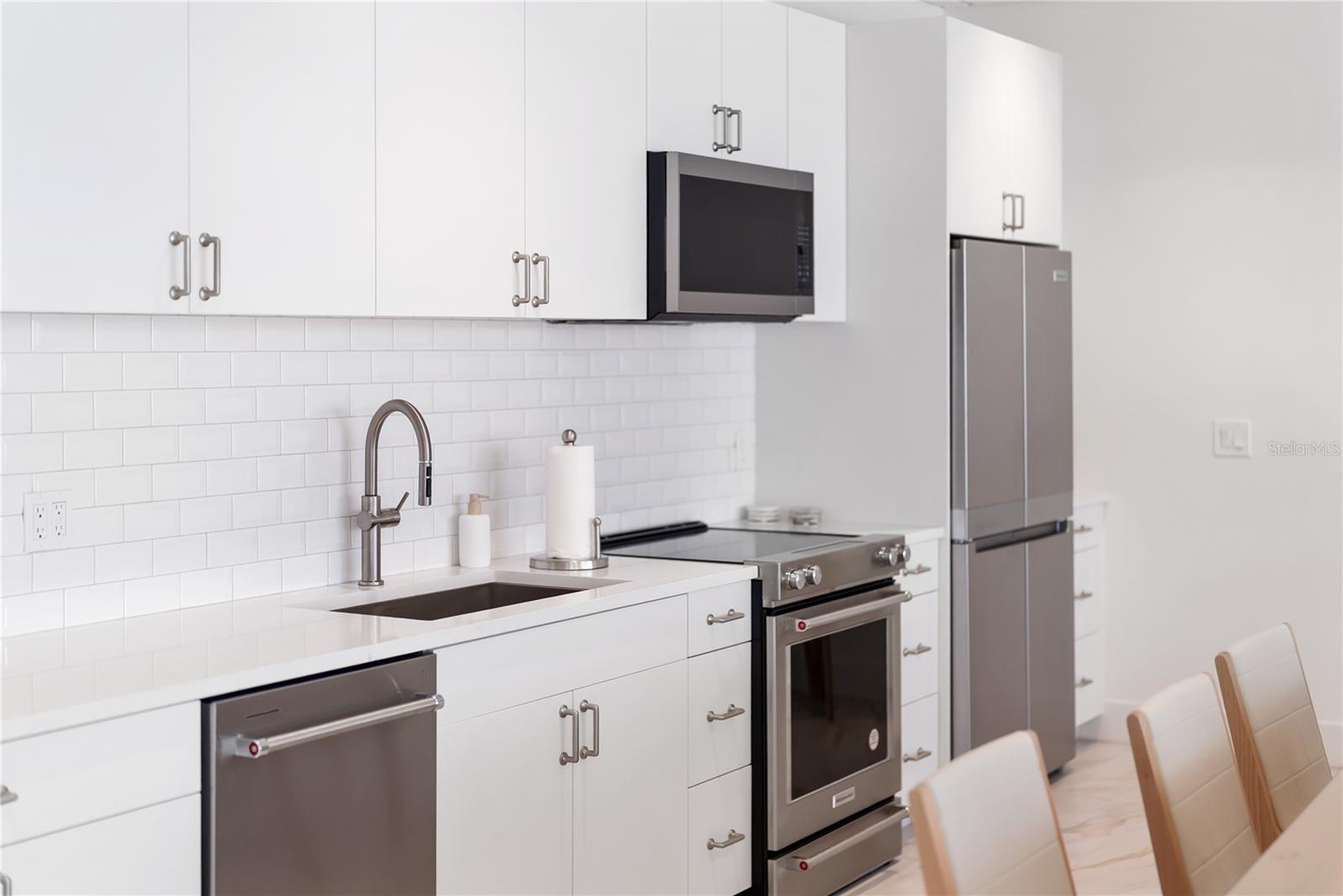 KEY TOWER SOUTH - Residential Lease