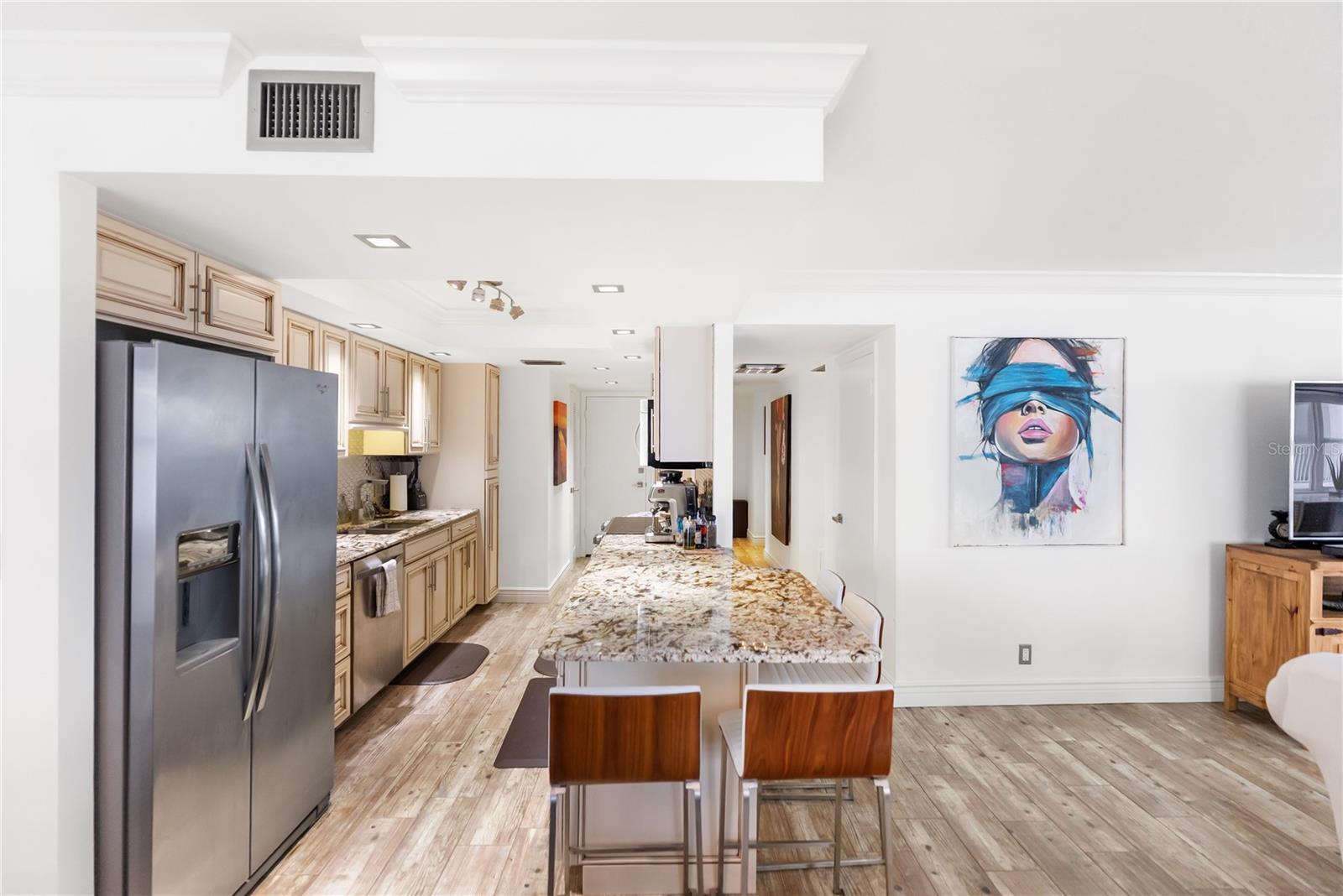 KEY TOWER SOUTH - Residential Lease