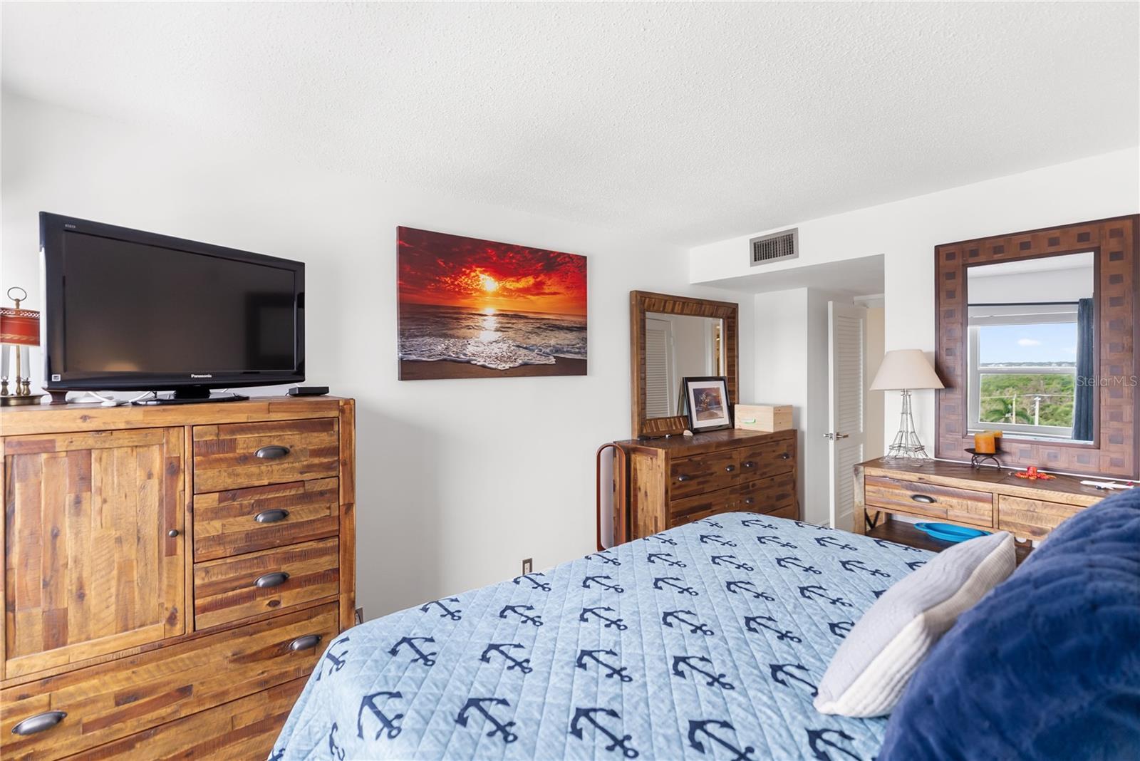 KEY TOWER SOUTH - Residential Lease