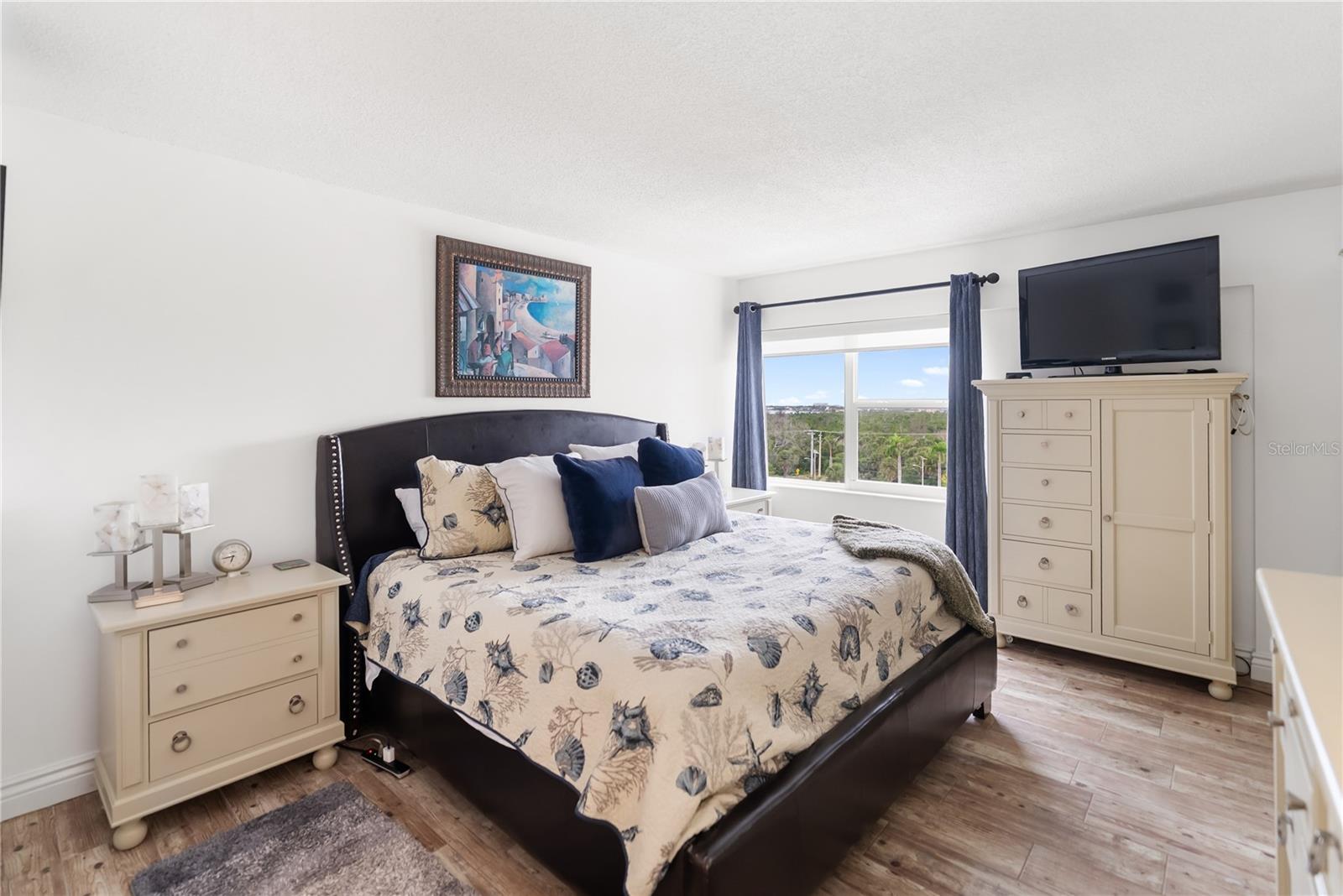 KEY TOWER SOUTH - Residential Lease