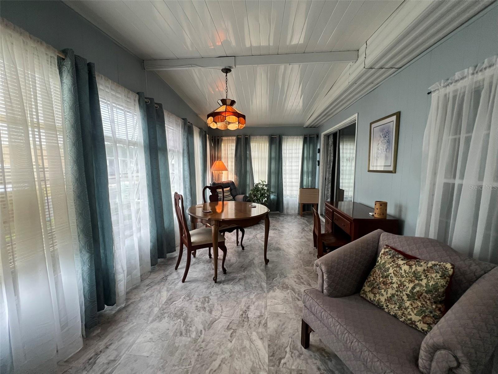 FLORAL LAKES - Residential