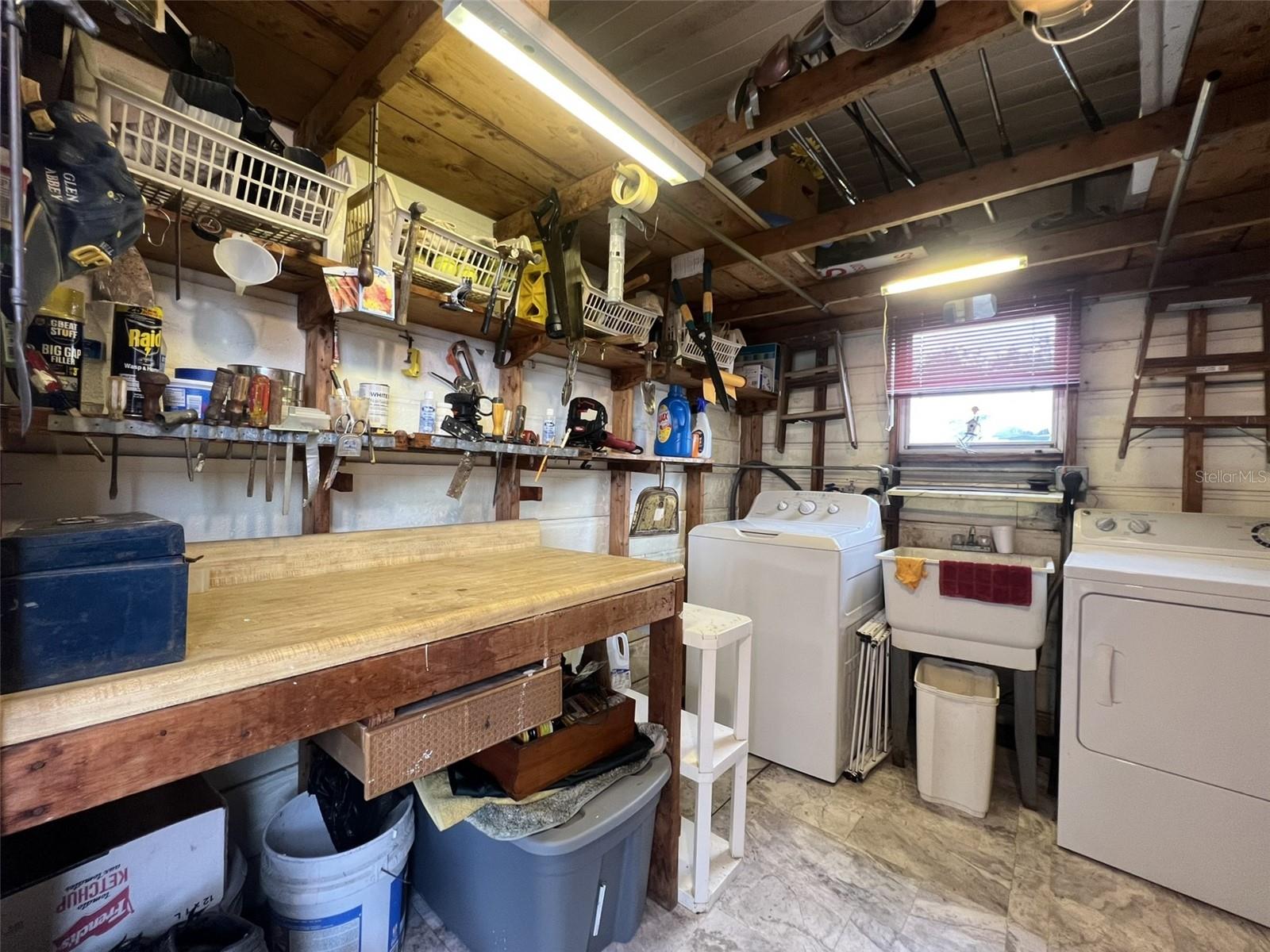 FLORAL LAKES - Residential