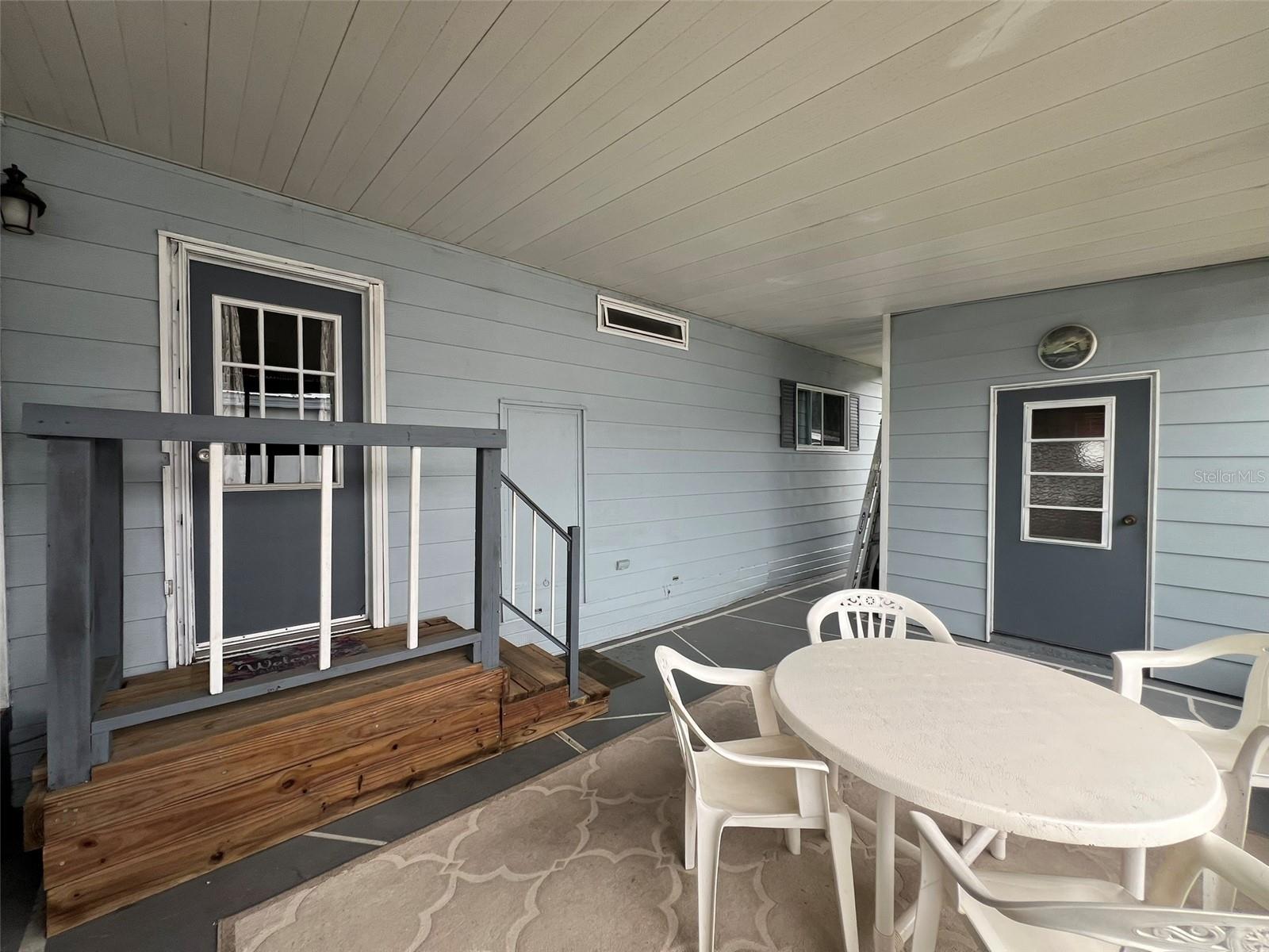 FLORAL LAKES - Residential