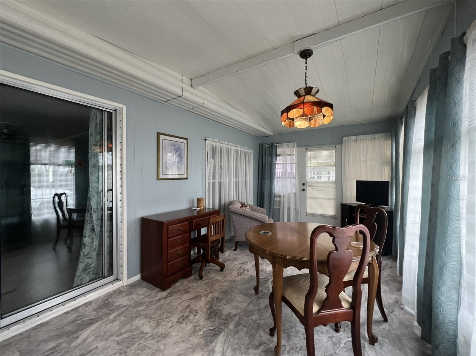 FLORAL LAKES - Residential