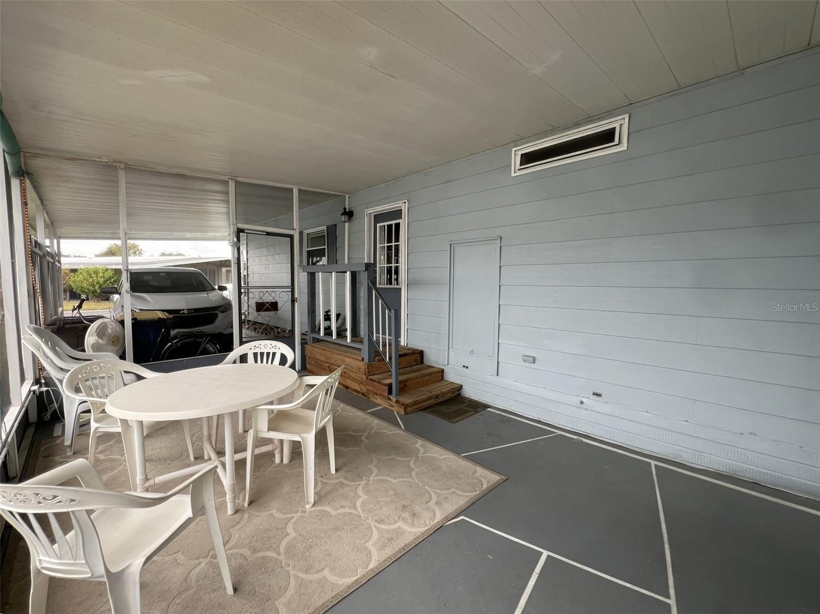 FLORAL LAKES - Residential