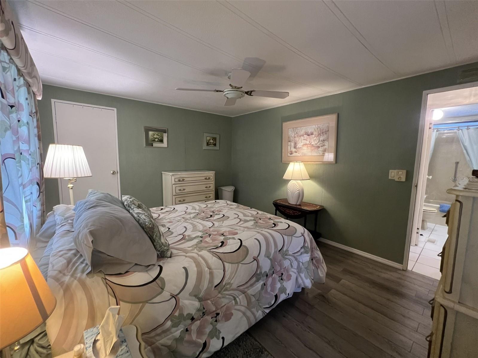 FLORAL LAKES - Residential