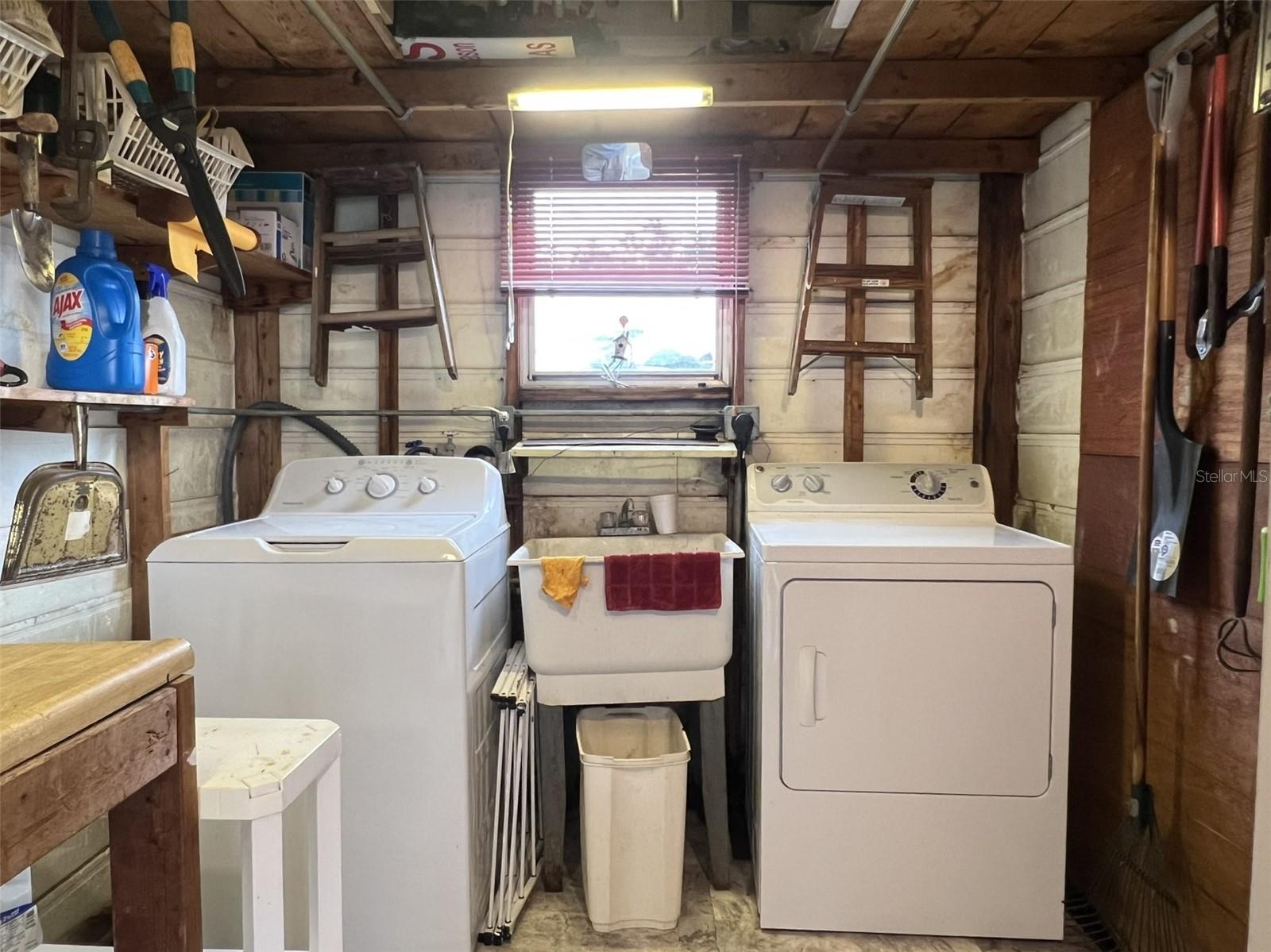 FLORAL LAKES - Residential