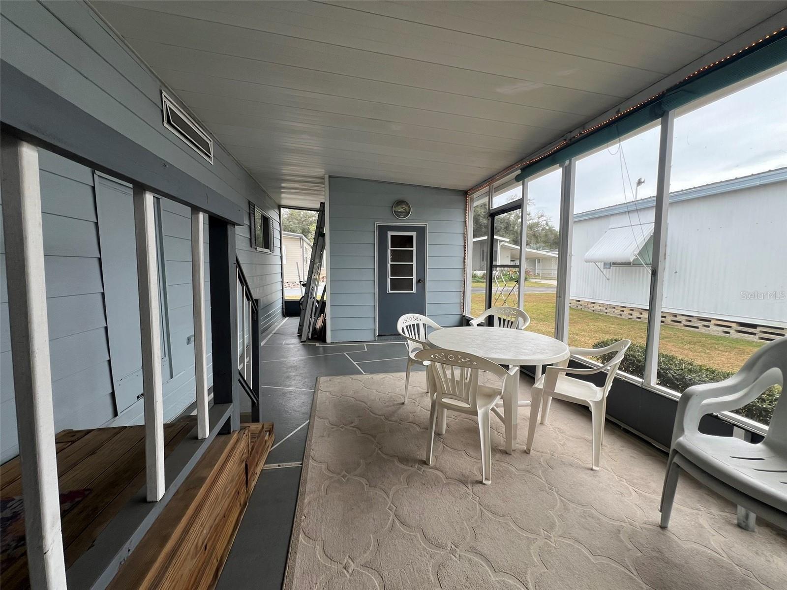 FLORAL LAKES - Residential