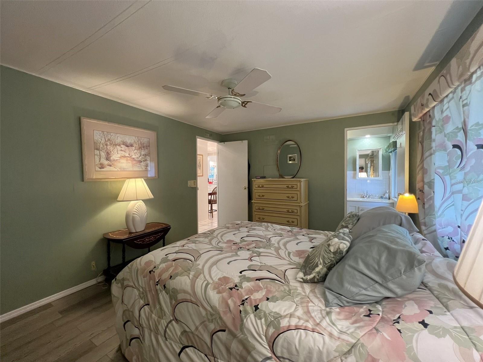 FLORAL LAKES - Residential