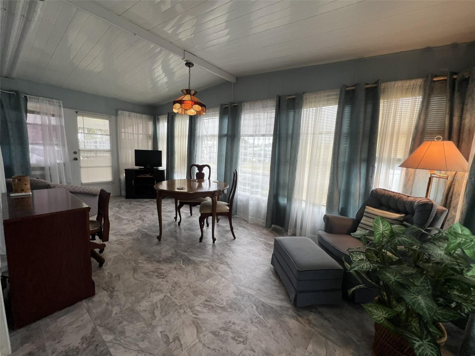 FLORAL LAKES - Residential