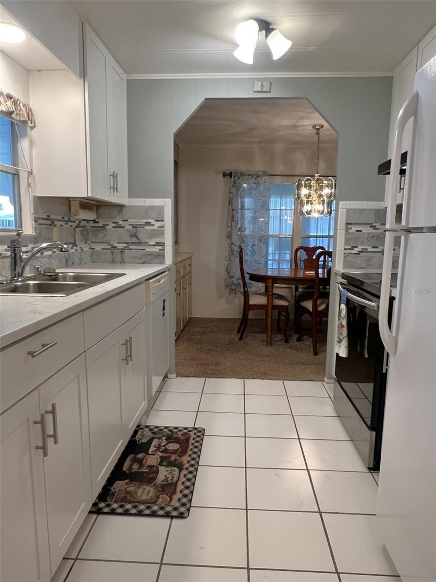 FLORAL LAKES - Residential