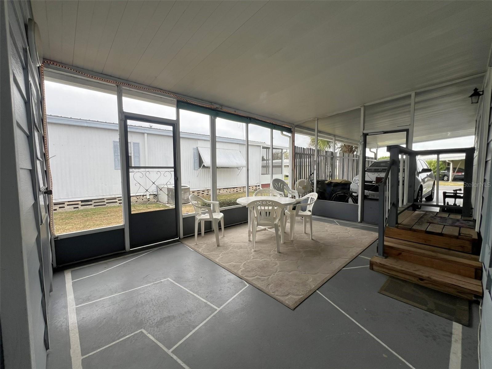 FLORAL LAKES - Residential