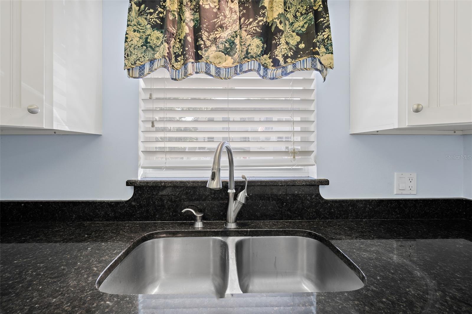 CAPE SHORES APT BLDG 9 - Residential