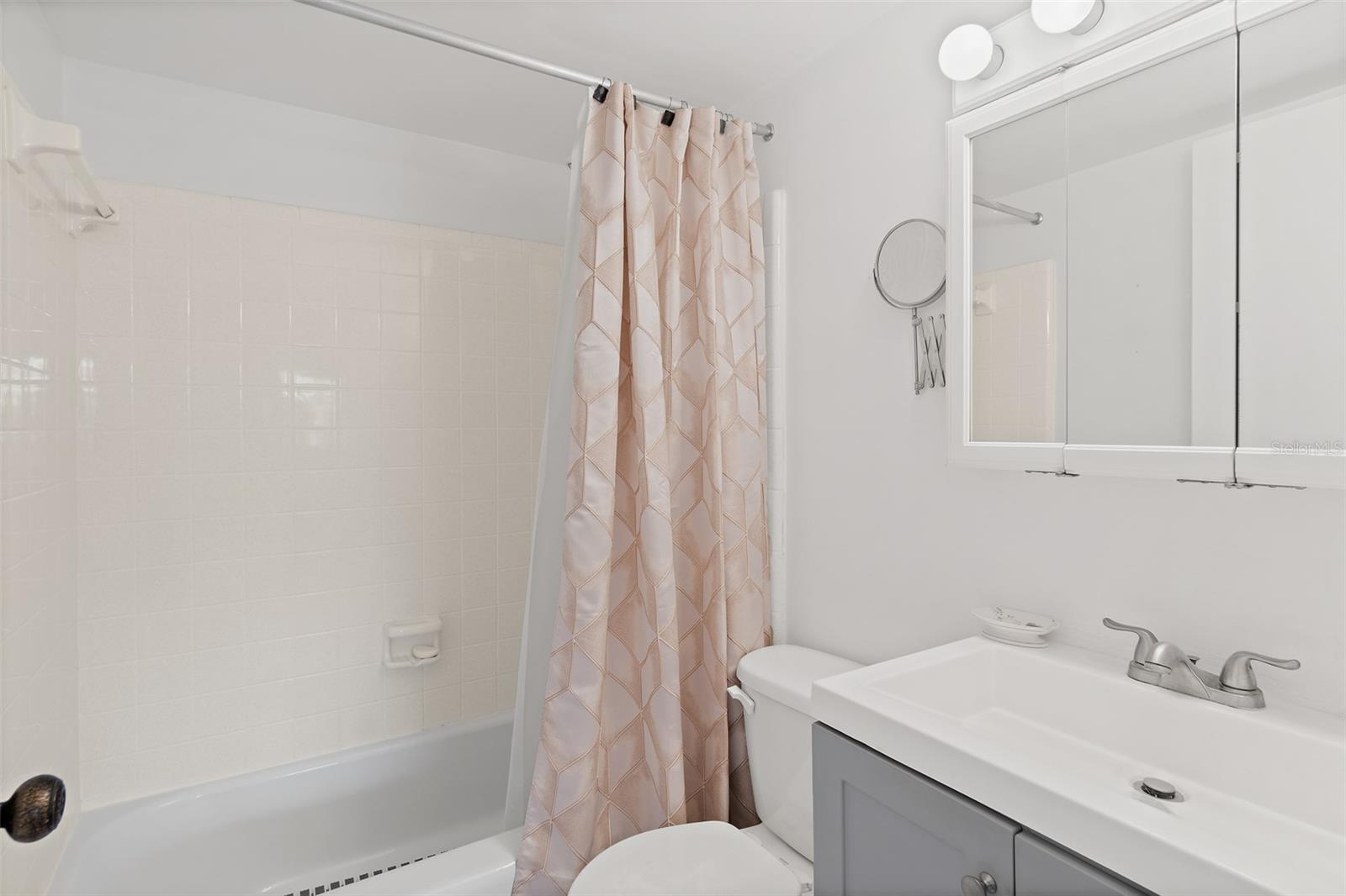 CAPE SHORES APT BLDG 9 - Residential