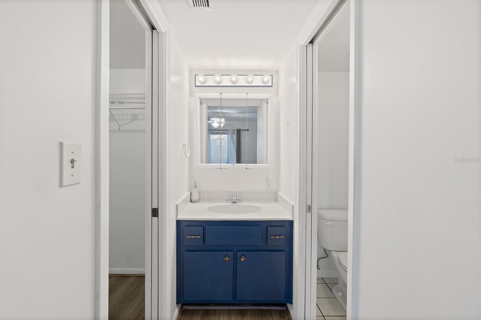 CAPE SHORES APT BLDG 9 - Residential