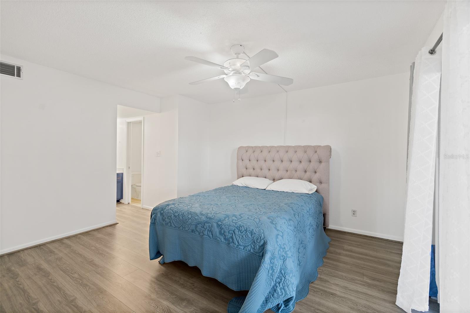 CAPE SHORES APT BLDG 9 - Residential