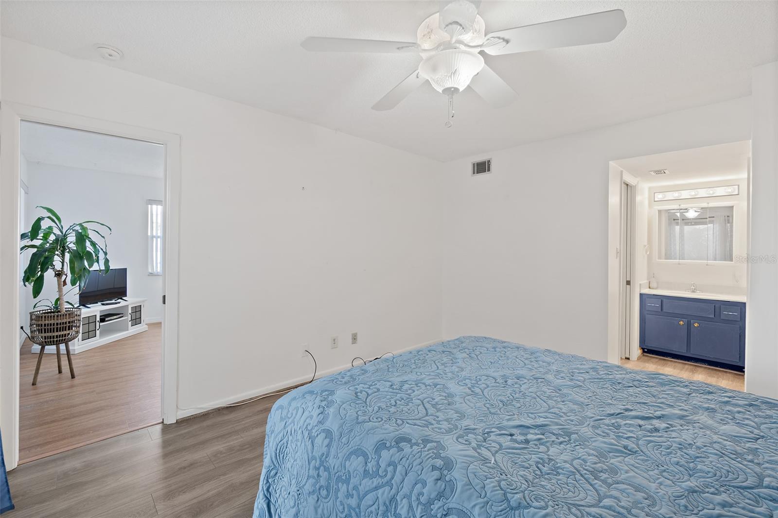 CAPE SHORES APT BLDG 9 - Residential