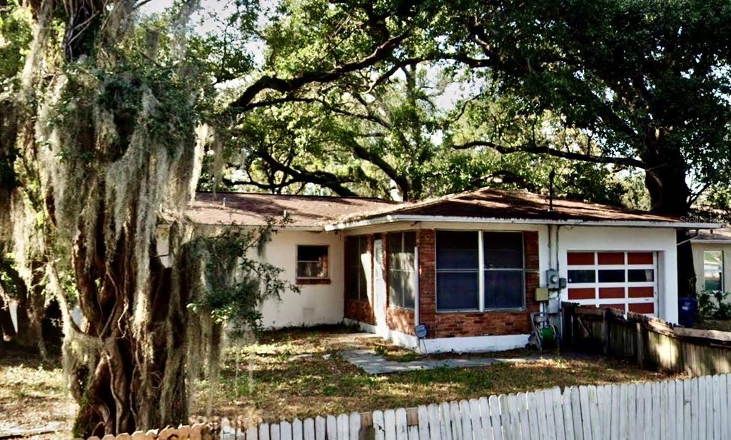 Photo of 8510 N Seminole Avenue, Tampa, FL 33604 (MLS # O6370544)