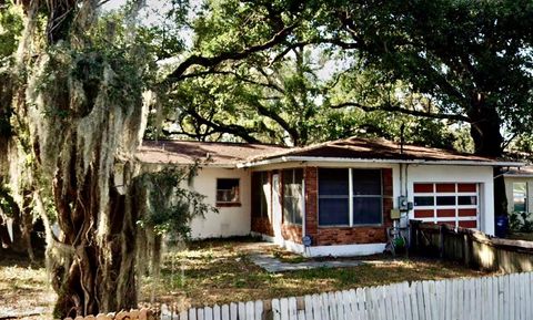 8510 N SEMINOLE AVENUE TAMPA FL 33604