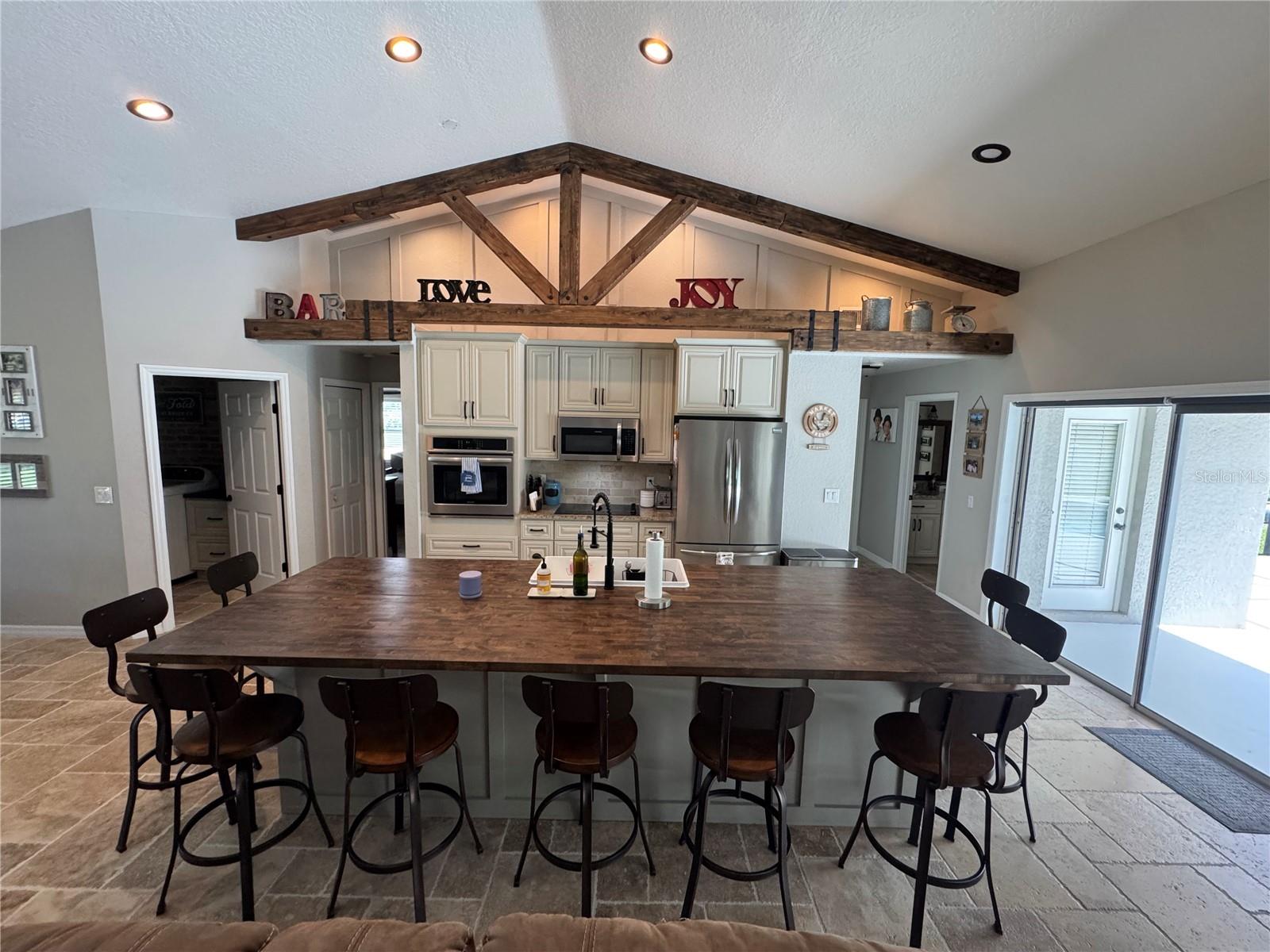 1378 E LAKE SHORE BOULEVARD