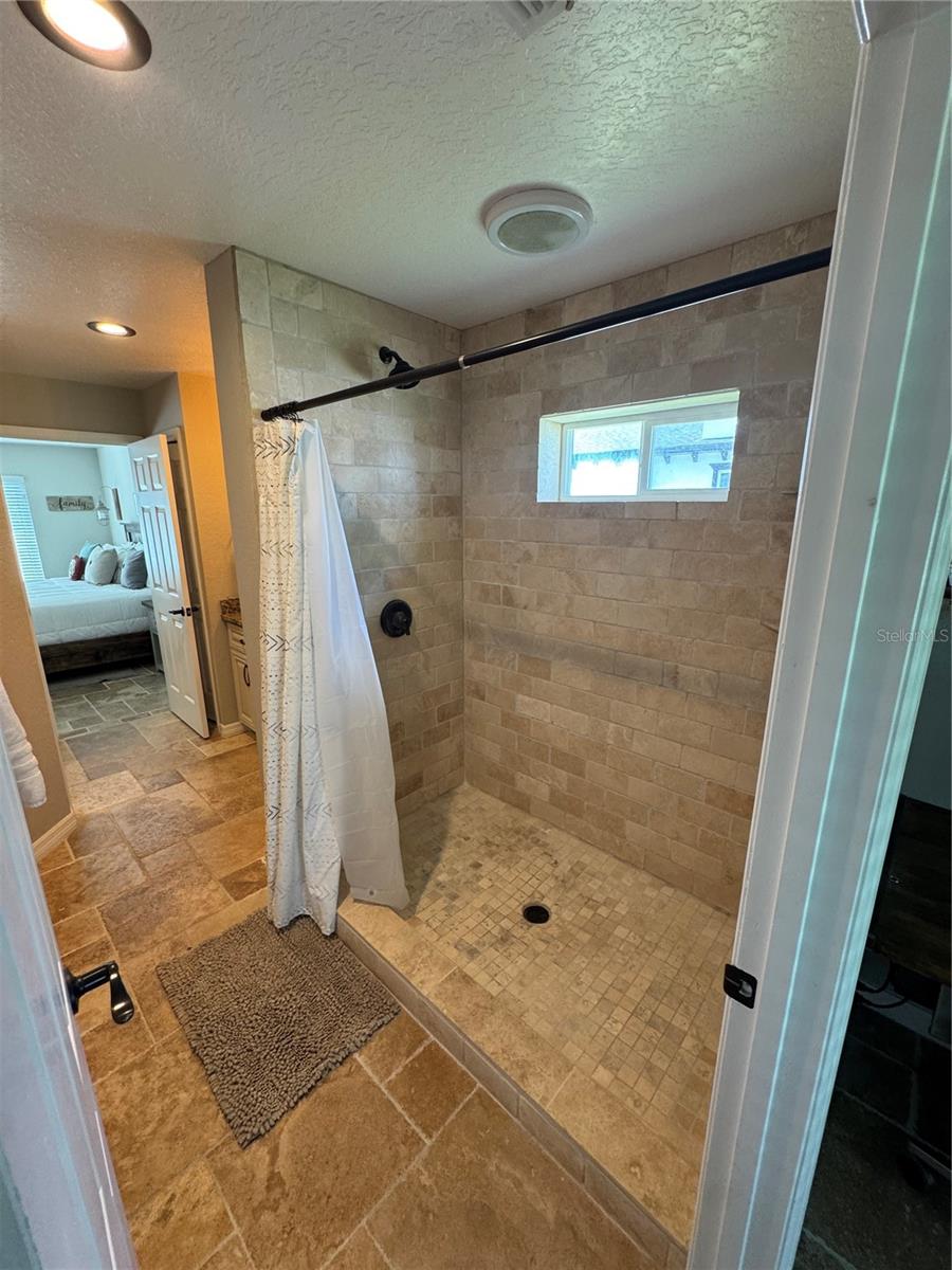 EAST LAKE SHORES - Residential