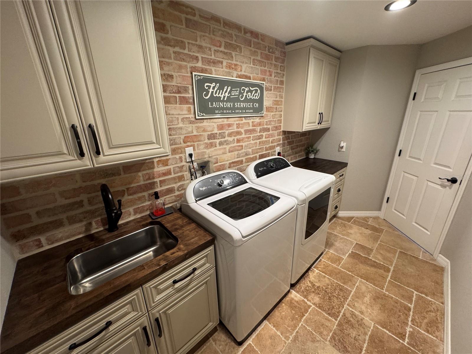 EAST LAKE SHORES - Residential