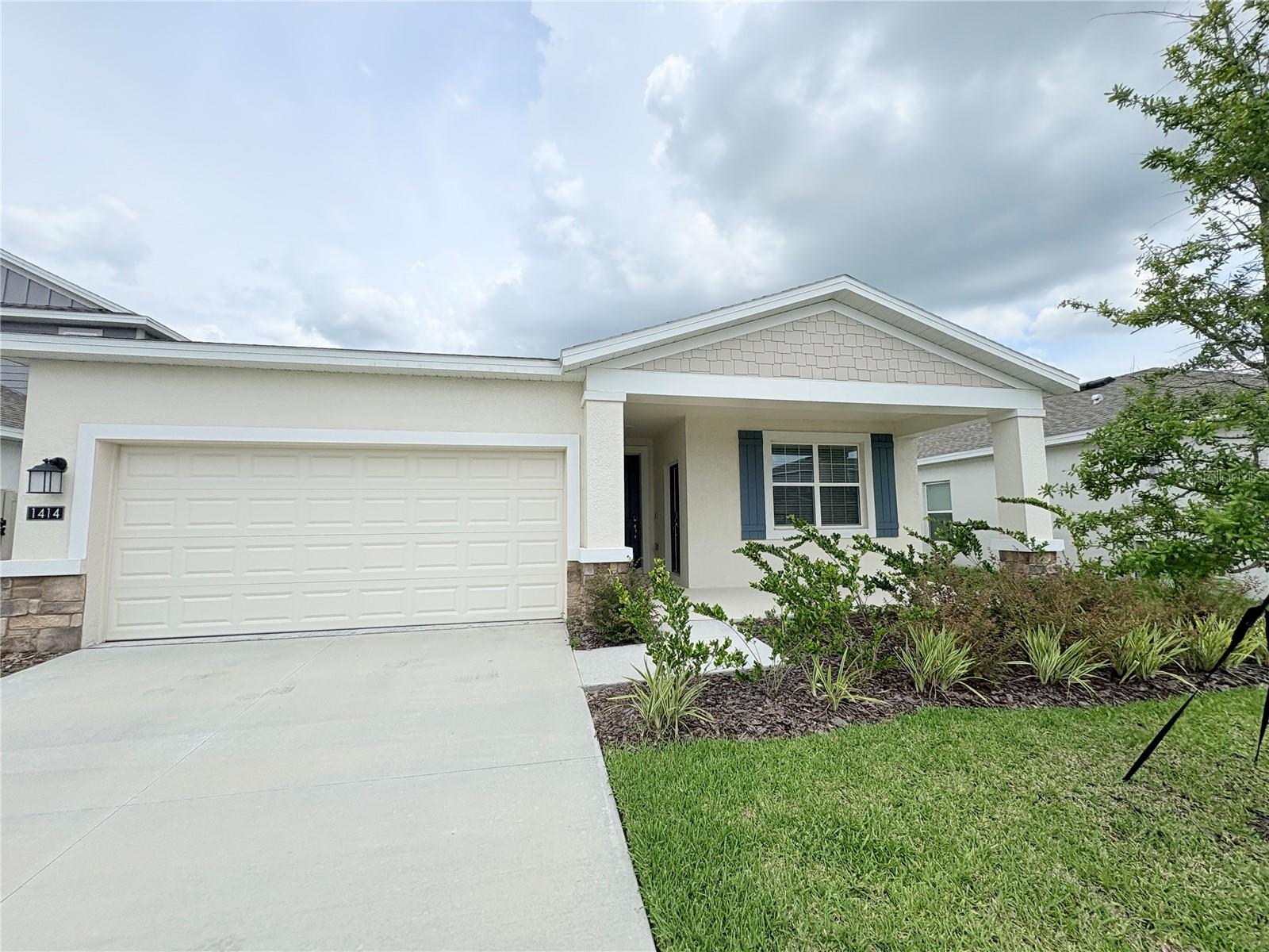 Unique rental opportunity in the Ranches at Lake McLeod community in Winter Haven. This Next Gen-style property offers
Main Home: 3 bedrooms, 1 full bathroom, and a den/flex space. Open layout with natural light and comfortable living areas.
In-Law Suite: 1 bedroom, 1 bathroom, and a private living room. Offered at $1,200/month.
The property is situated just 1 mile from US-27 and within minutes of Legoland Florida, shopping, dining, and major highways.
Community amenities include walking trails, playgrounds, green spaces, and beautiful views of Lake McLeod, providing a peaceful and family-friendly environment.
Note: Only one unit will be available for rent — either the main home or the in-law suite — not both simultaneously.