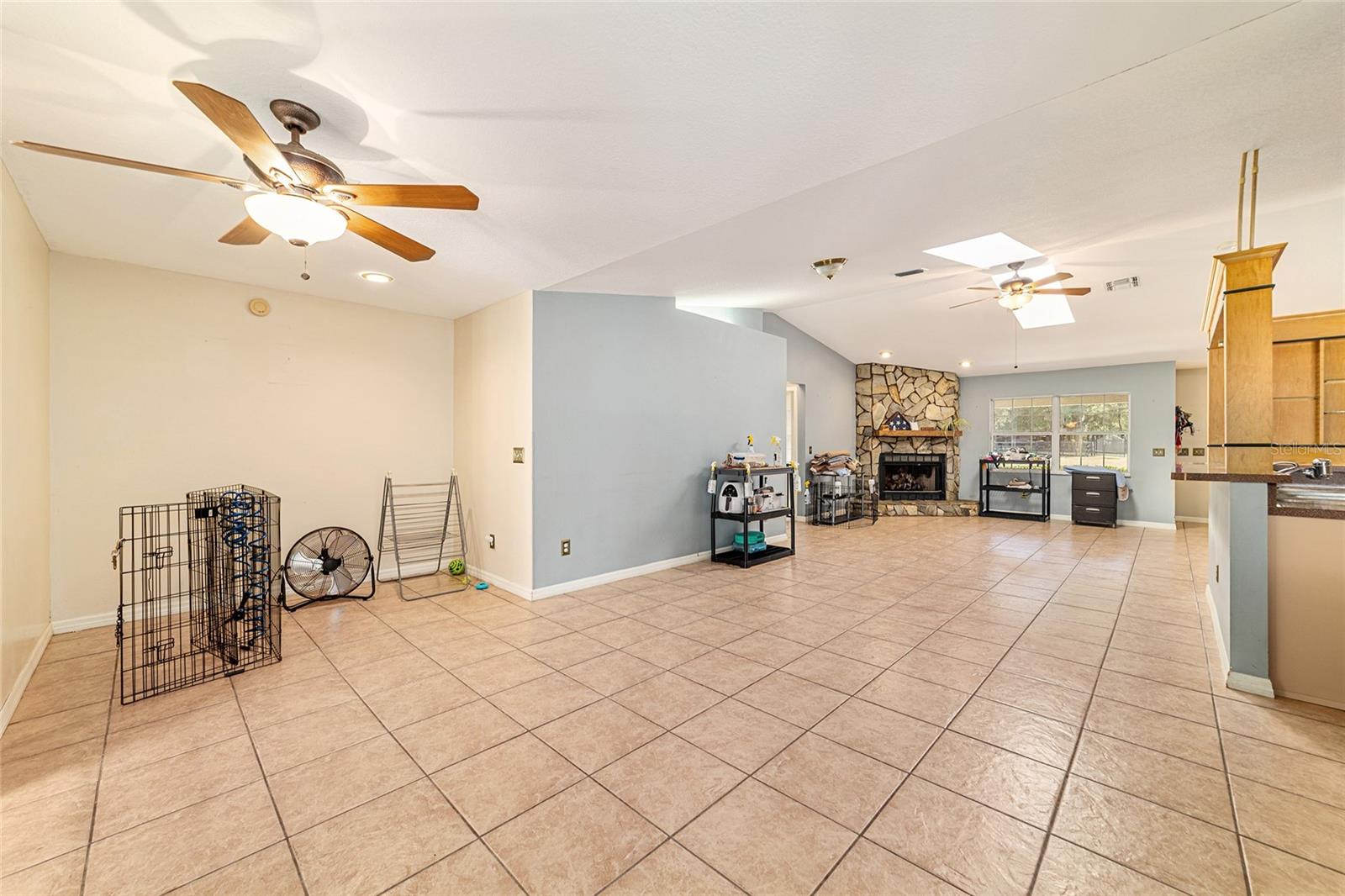 THOROUGHBRED ACRES - Residential