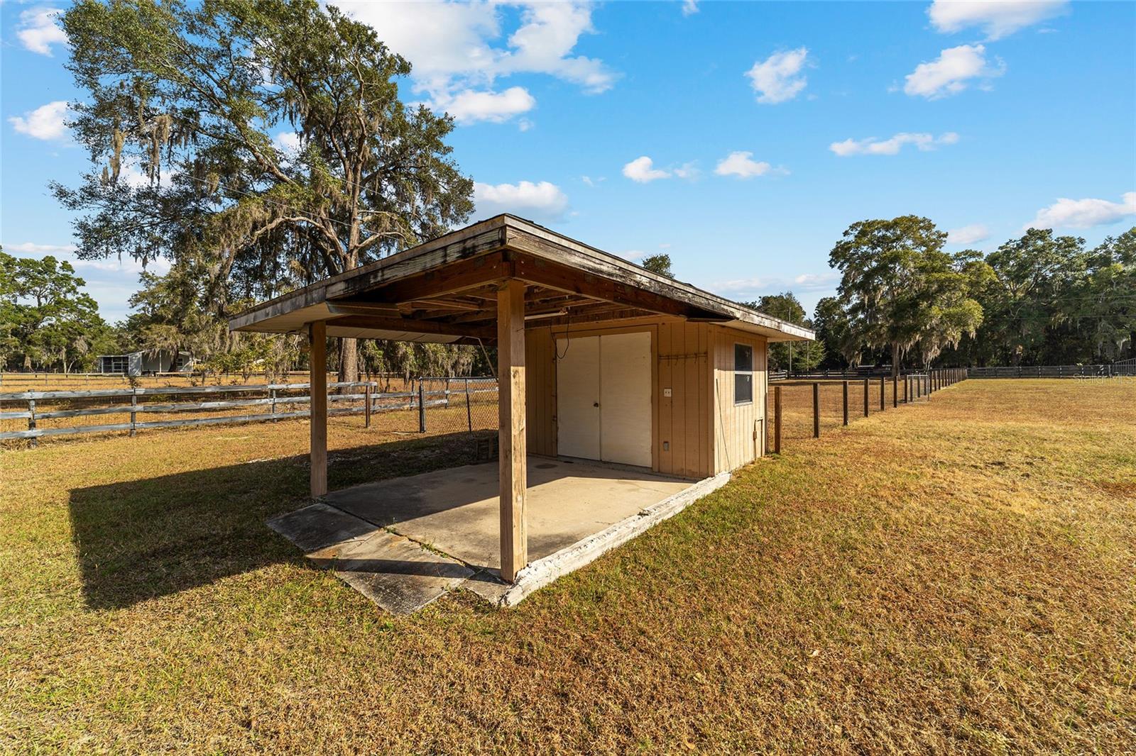 THOROUGHBRED ACRES - Residential