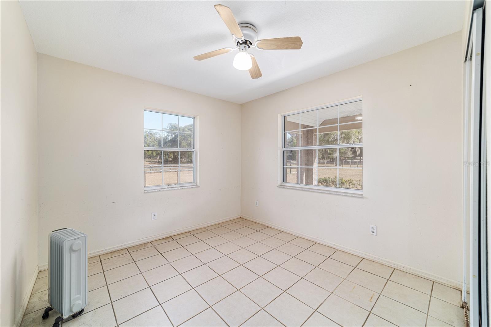 THOROUGHBRED ACRES - Residential